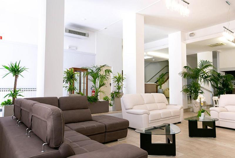 Hotel La Perla Римини Экстерьер фото