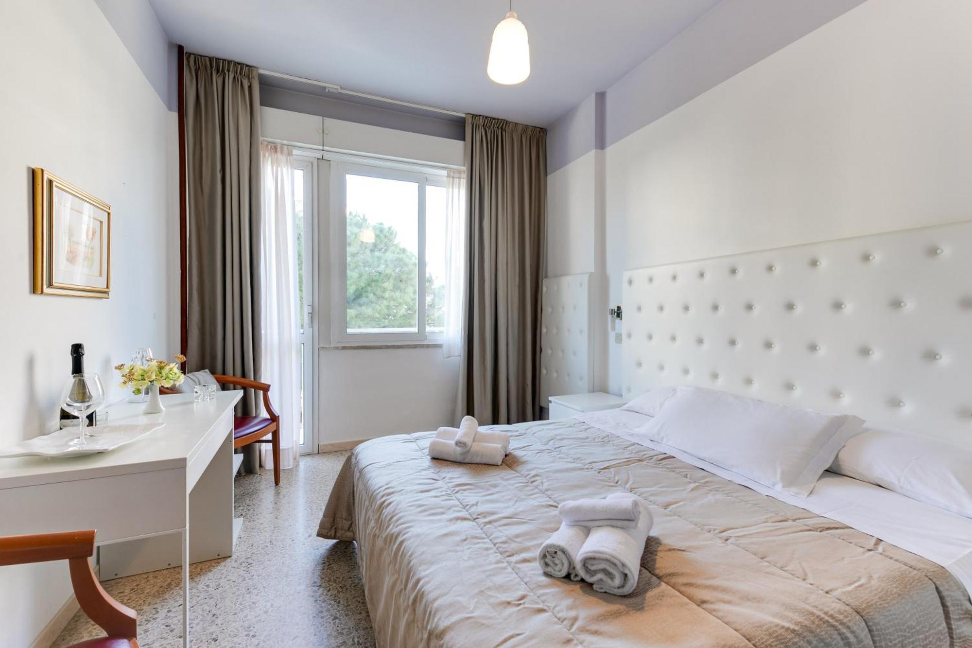 Hotel La Perla Римини Экстерьер фото