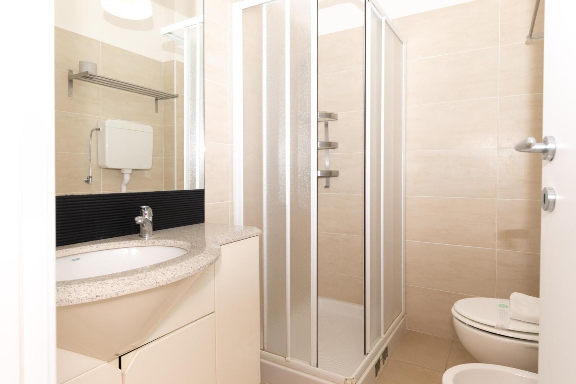 Hotel La Perla Римини Экстерьер фото