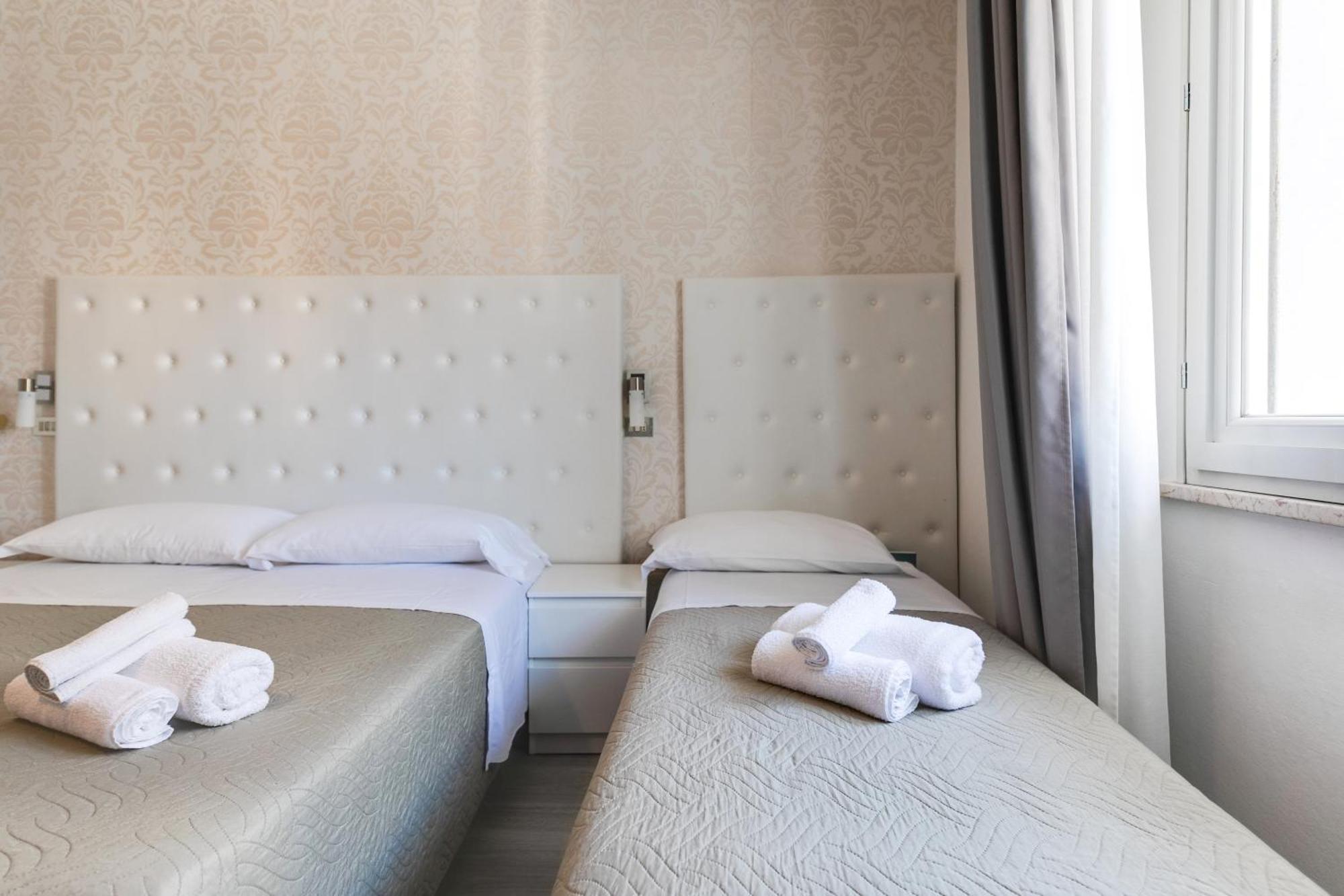 Hotel La Perla Римини Экстерьер фото