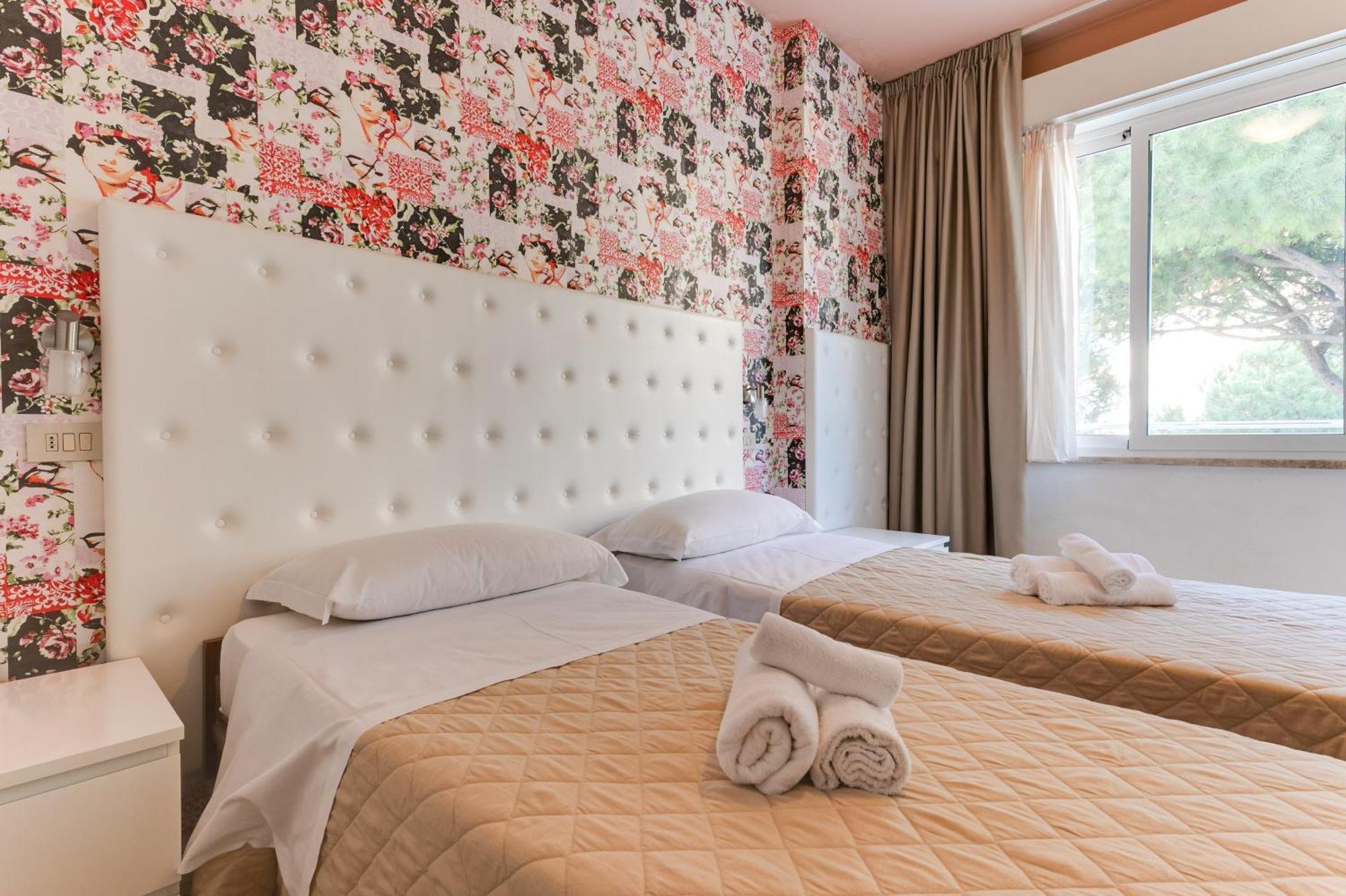 Hotel La Perla Римини Экстерьер фото