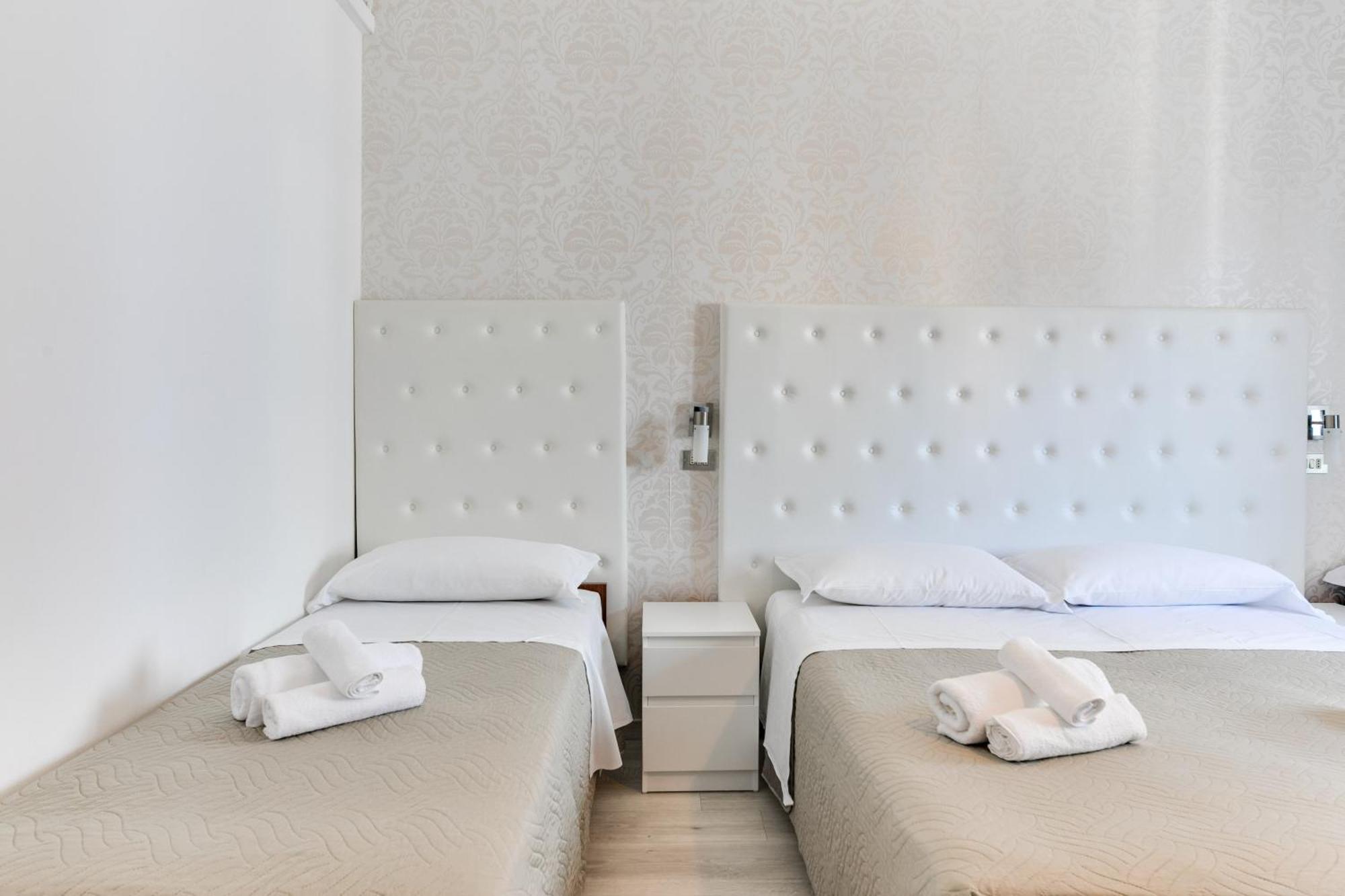 Hotel La Perla Римини Экстерьер фото