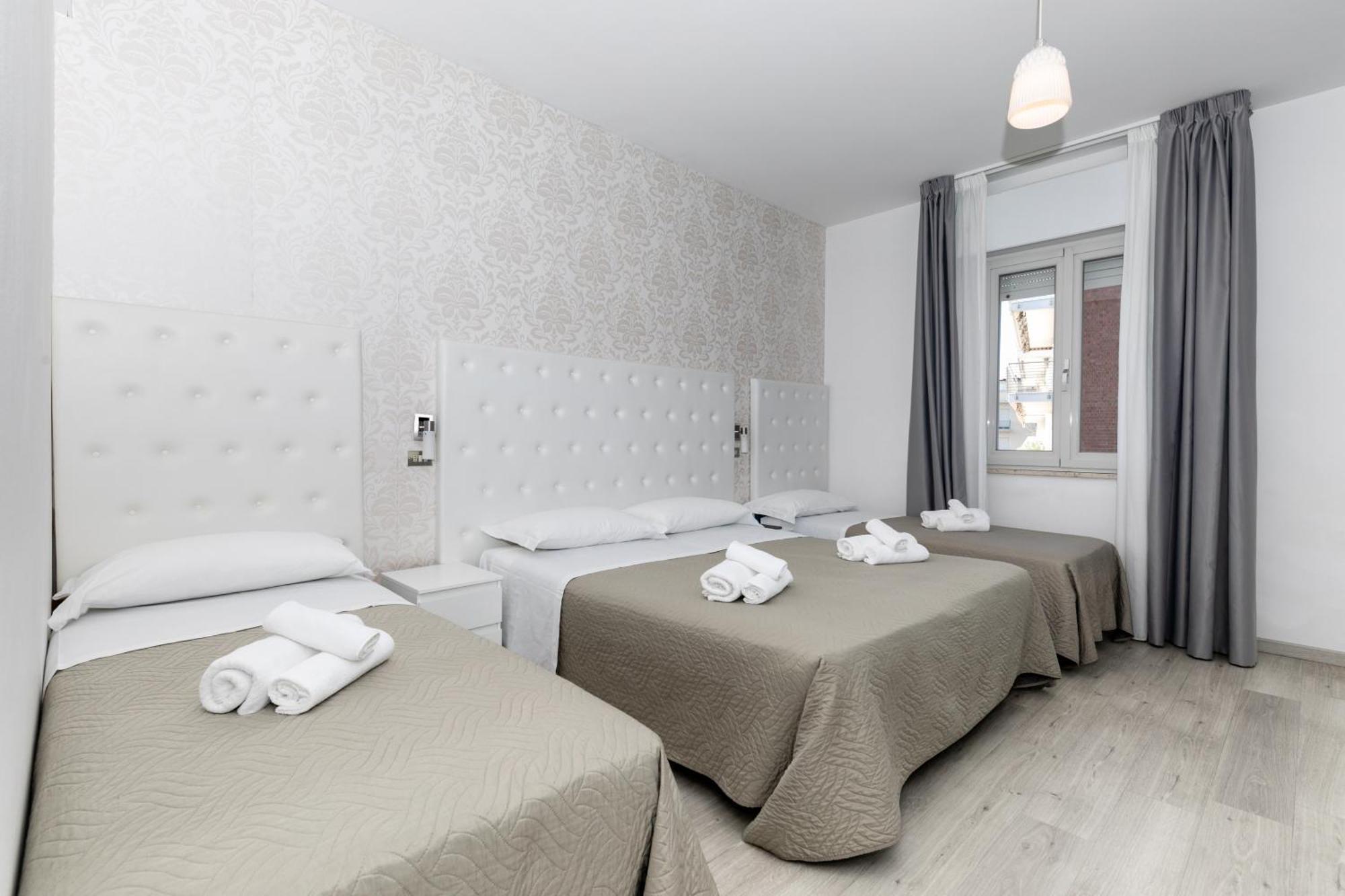 Hotel La Perla Римини Экстерьер фото