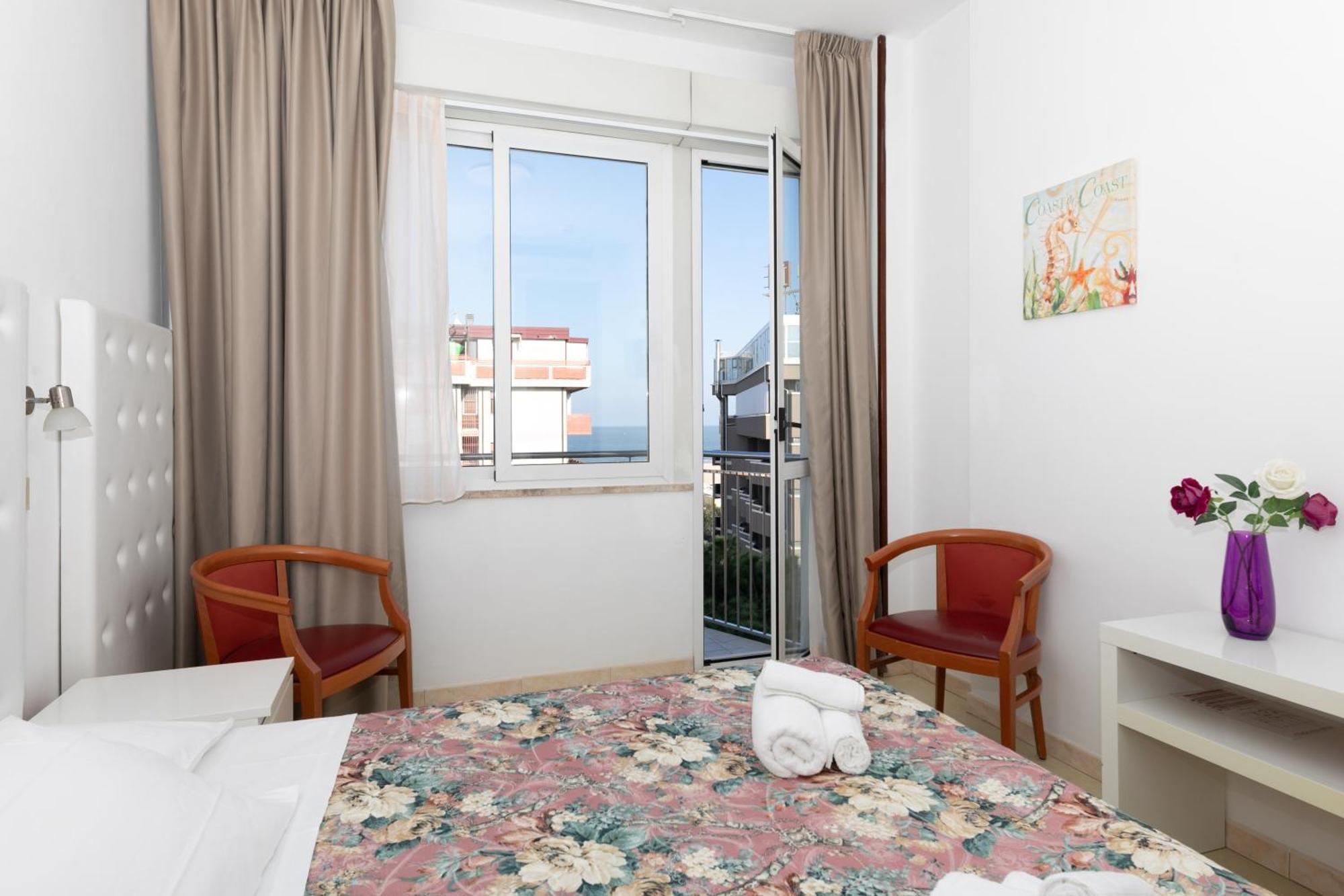 Hotel La Perla Римини Экстерьер фото