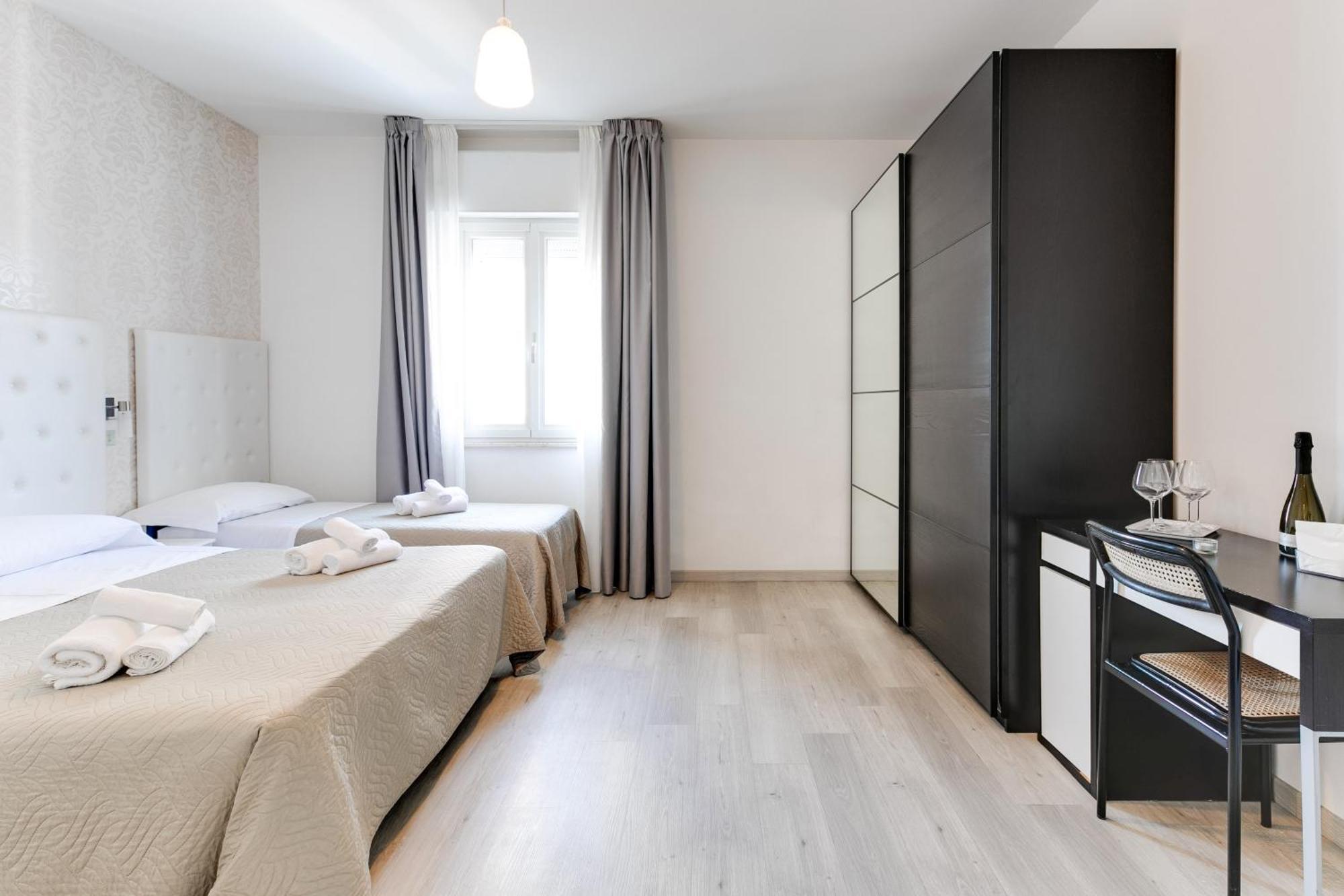 Hotel La Perla Римини Экстерьер фото