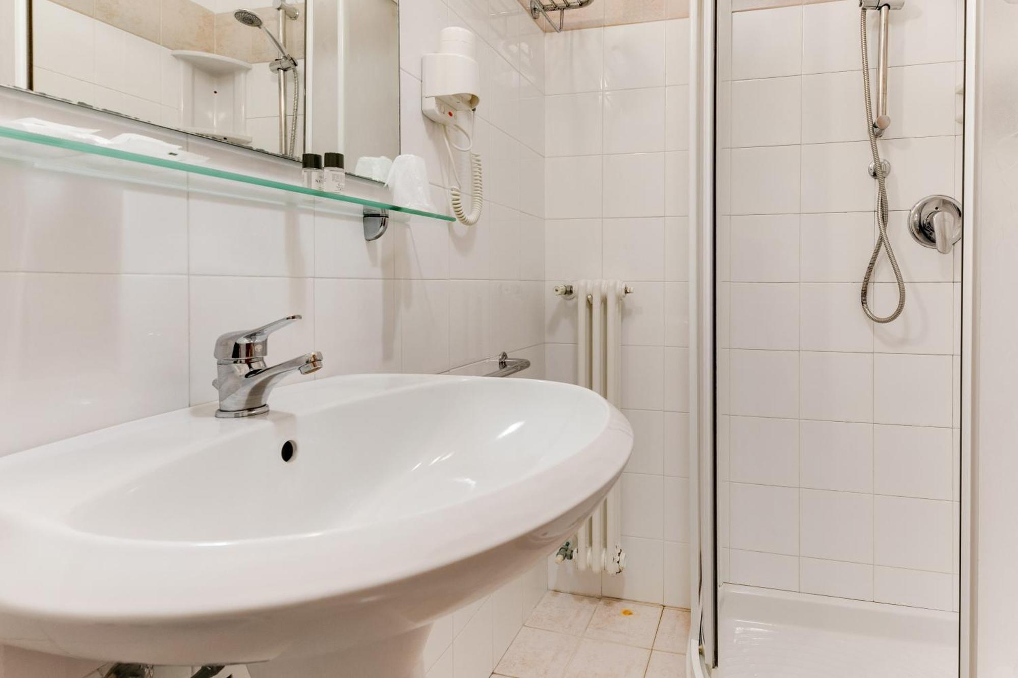 Hotel La Perla Римини Экстерьер фото