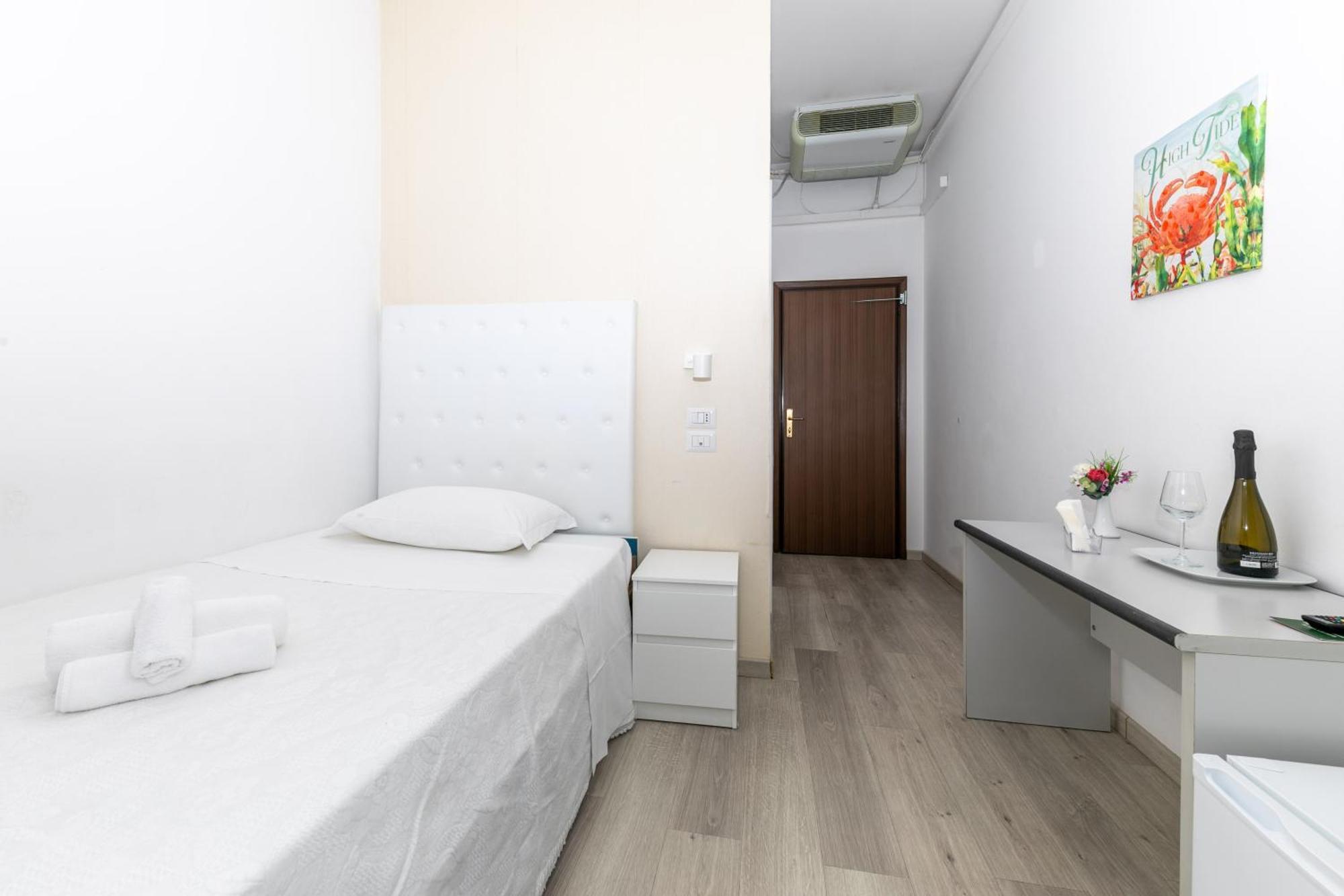 Hotel La Perla Римини Экстерьер фото