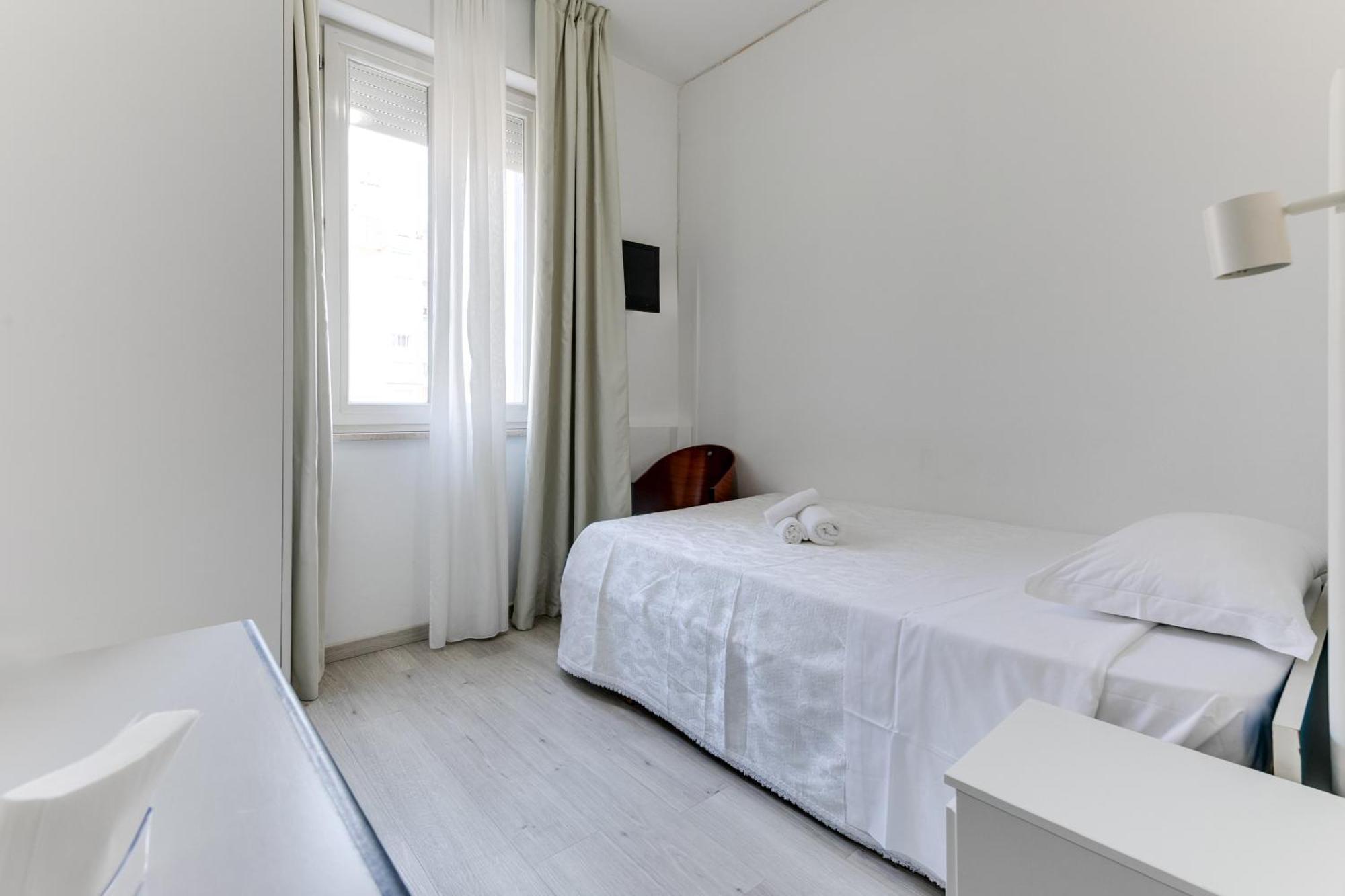 Hotel La Perla Римини Экстерьер фото