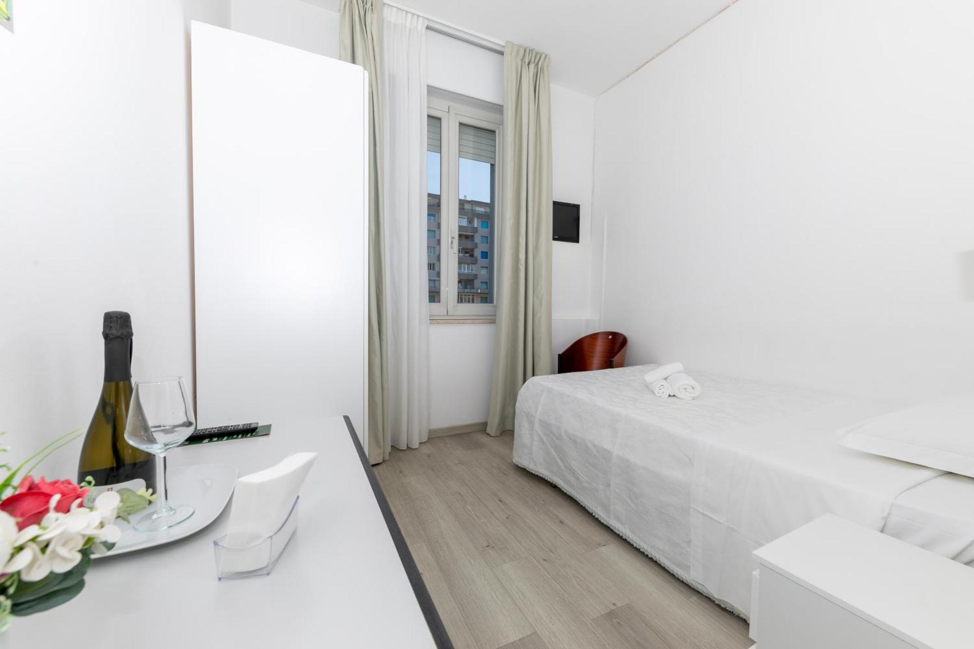 Hotel La Perla Римини Экстерьер фото